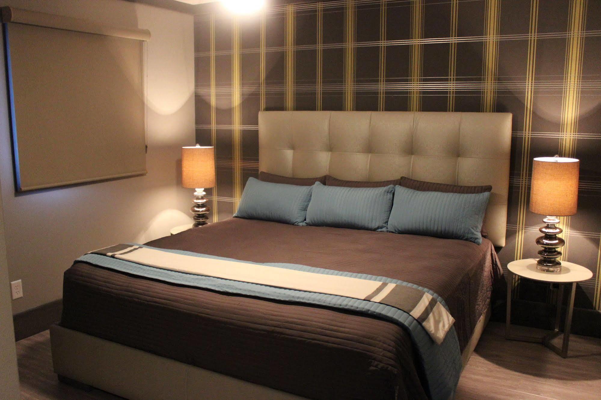 Vintage Block Inn & Suites โอโคโบจิ ภายนอก รูปภาพ