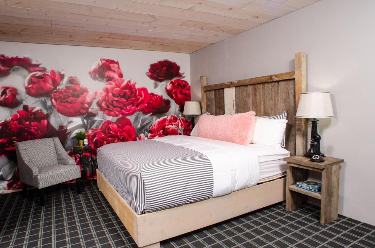 Vintage Block Inn & Suites โอโคโบจิ ภายนอก รูปภาพ