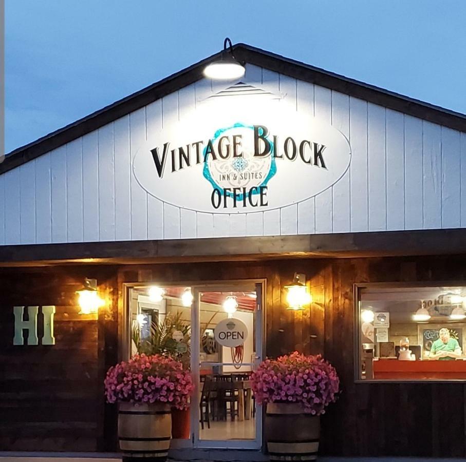 Vintage Block Inn & Suites โอโคโบจิ ภายนอก รูปภาพ